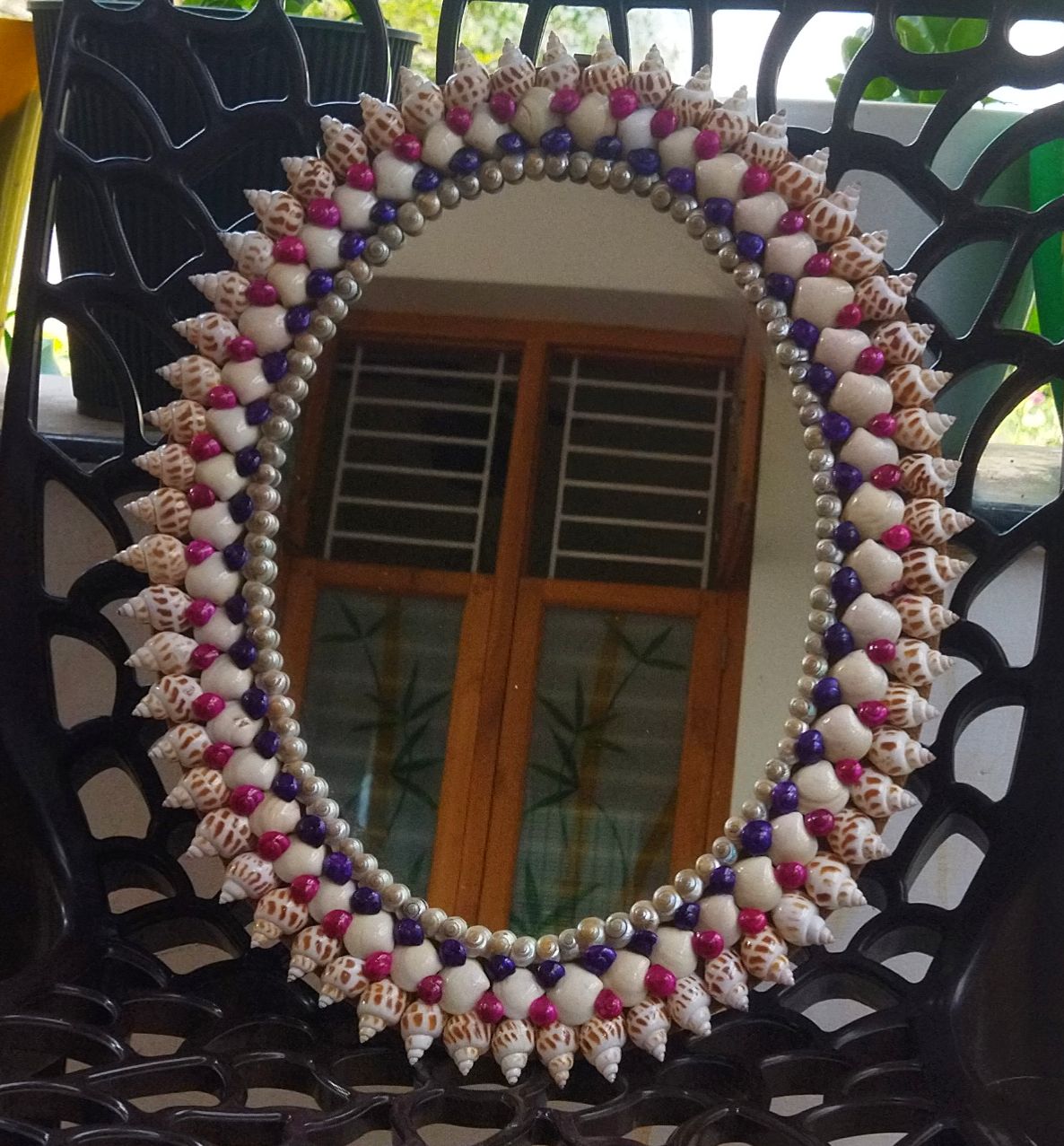 ZENRISE Decorative designer seashell handicraft oval framed wall mirror, 37 cm, Beige