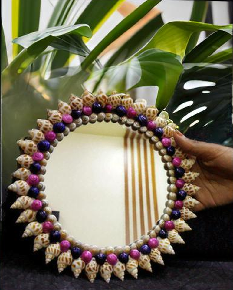 ZENRISE Seashell Small Round Decorative Designer Handicraft Wall Hanging Mirror - 8 inches , Beige