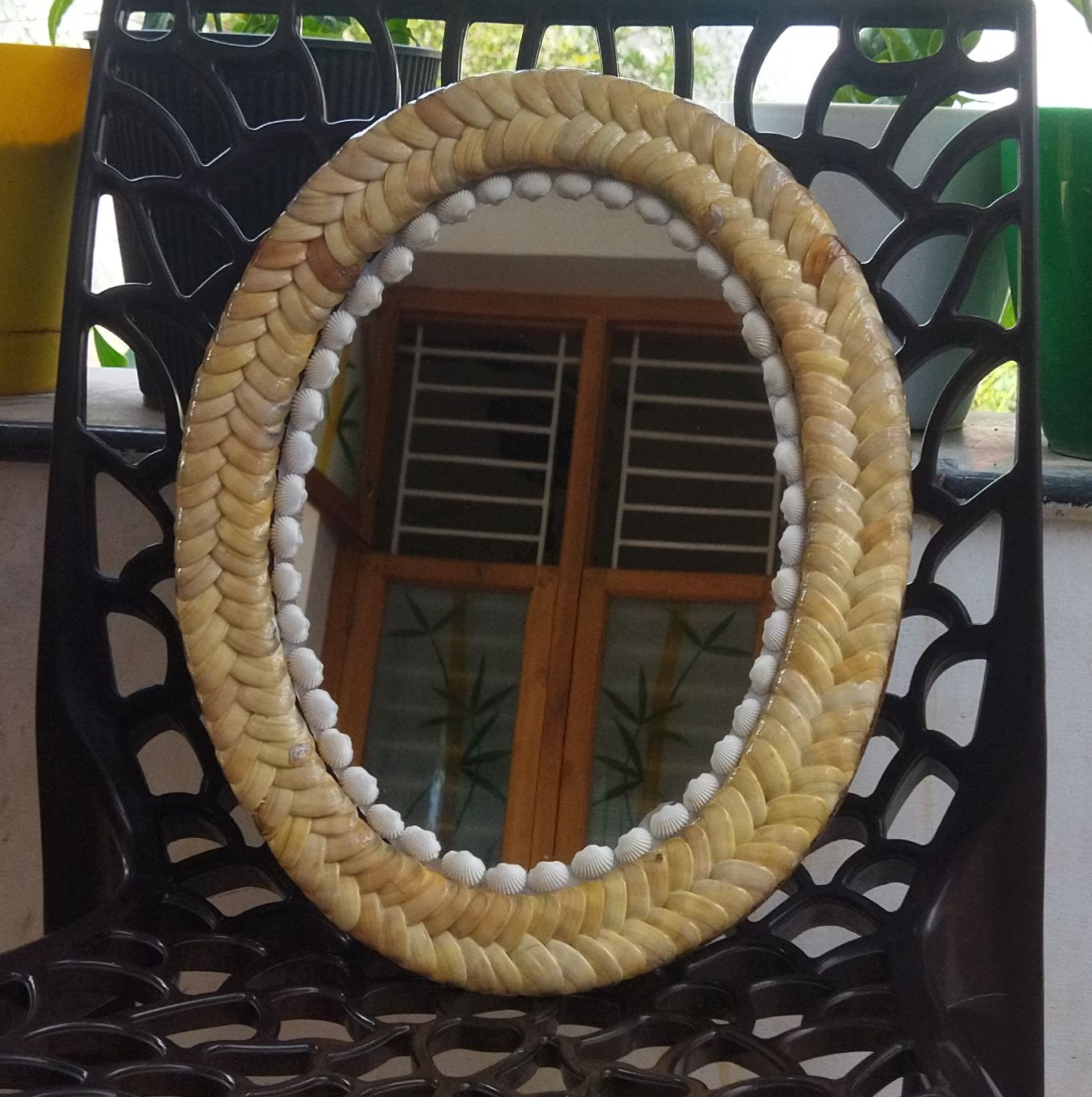 ZENRISE Decorative designer seashell handicraft oval framed wall mirror, 37 cm, Beige